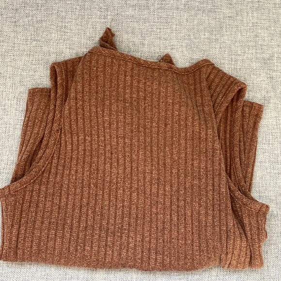 Olivia Rae Tank Top - Picture 4 of 5